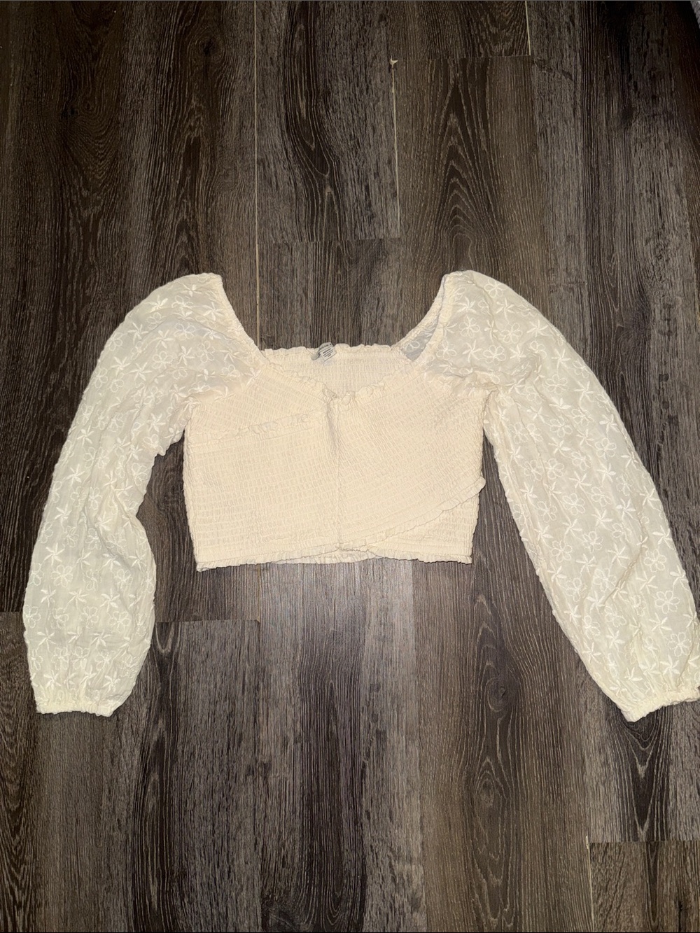 American Eagle Cream Eyelet Floral Puff Sleeve Crop Top